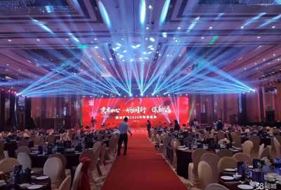 庆典用品租赁服务 一站式搭建灯光音响、桌椅与舞台